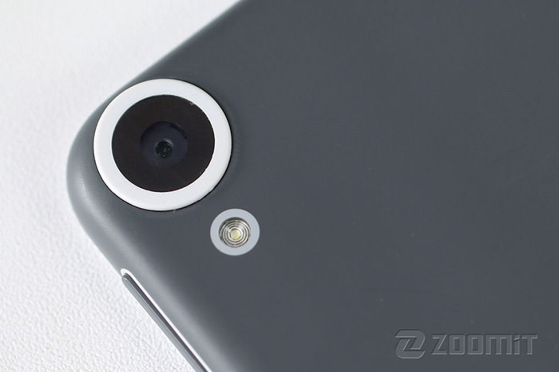 بررسی دیزایر 820 جی پلاس اچ‌تی‌سی