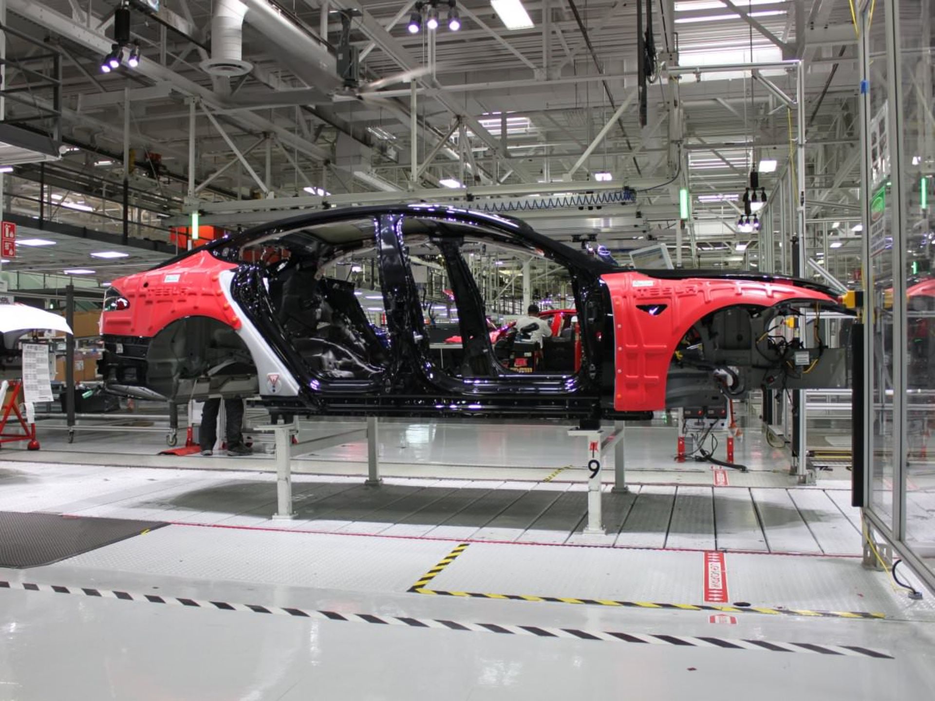 looking forward tesla has big plans to produce its first mass market car called the model 3 by 2017 2dbca