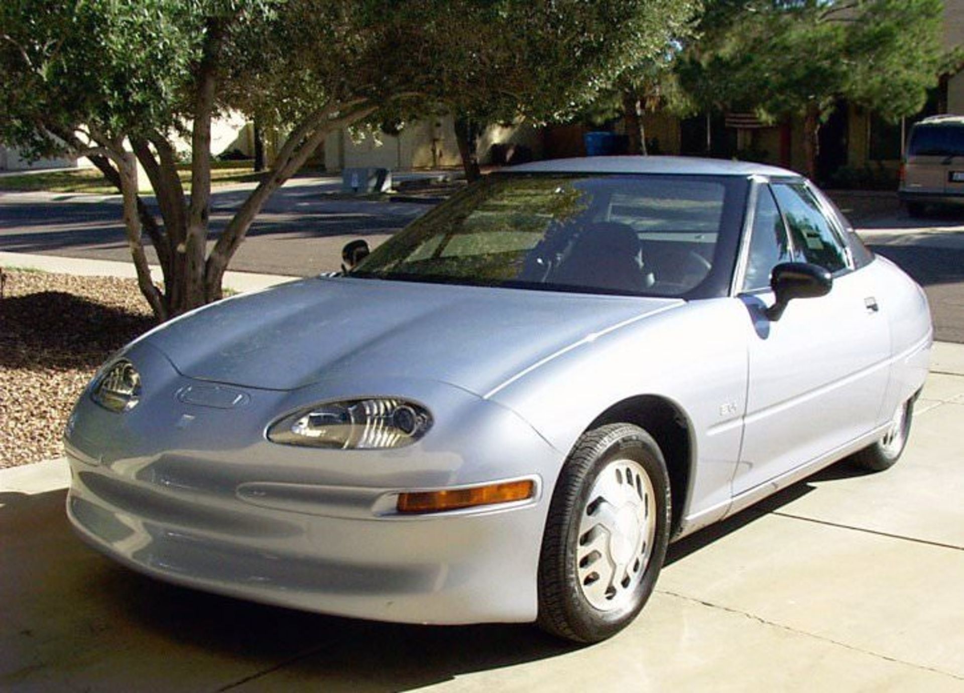 one of the most popular electric cars during this period became general motors ev 1 d025e