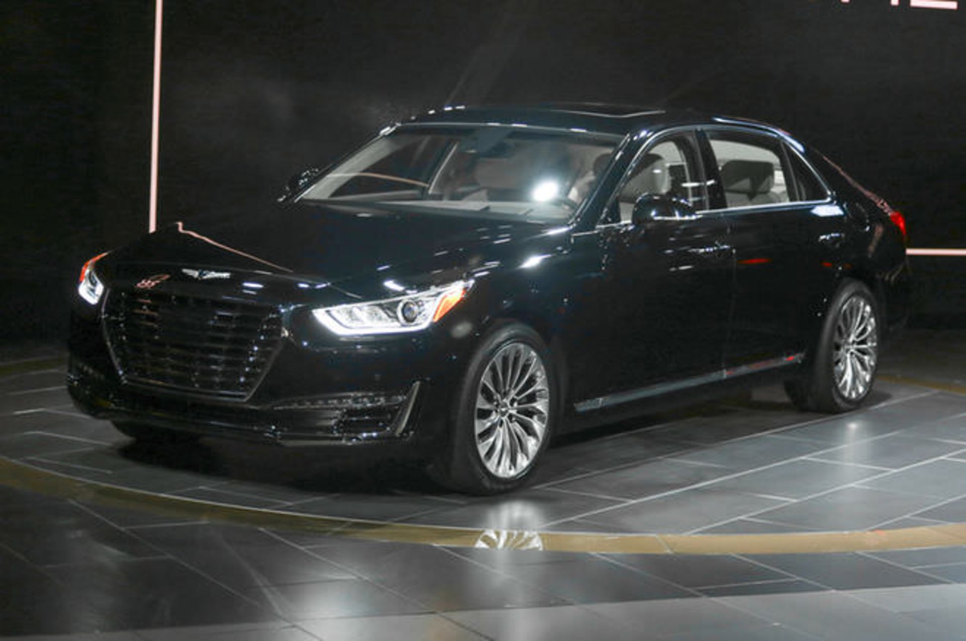 2017 hyundai genesis g90 front three quarter 764b6