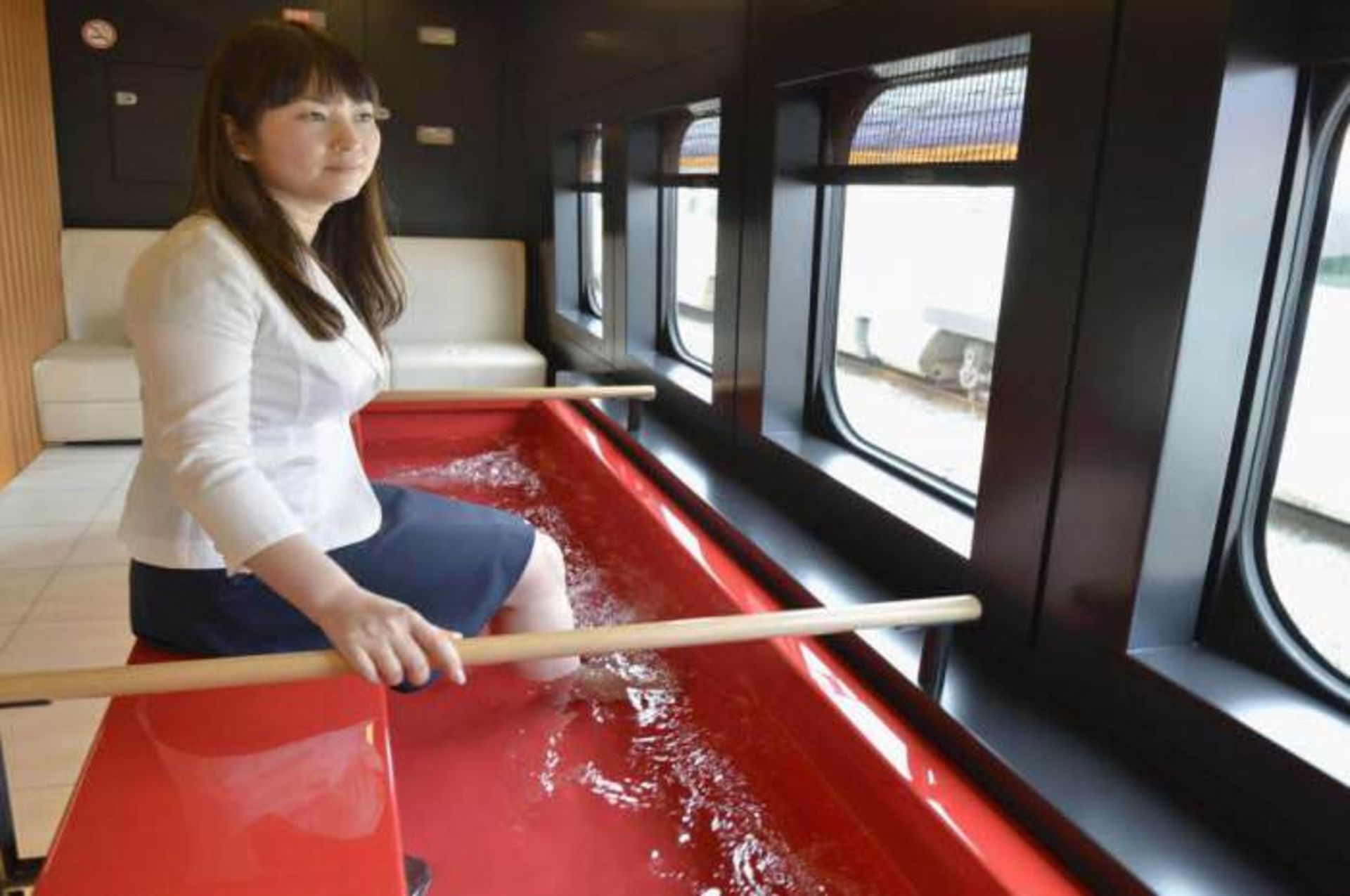 حوضچه‌ی آب در قطار ژاپن