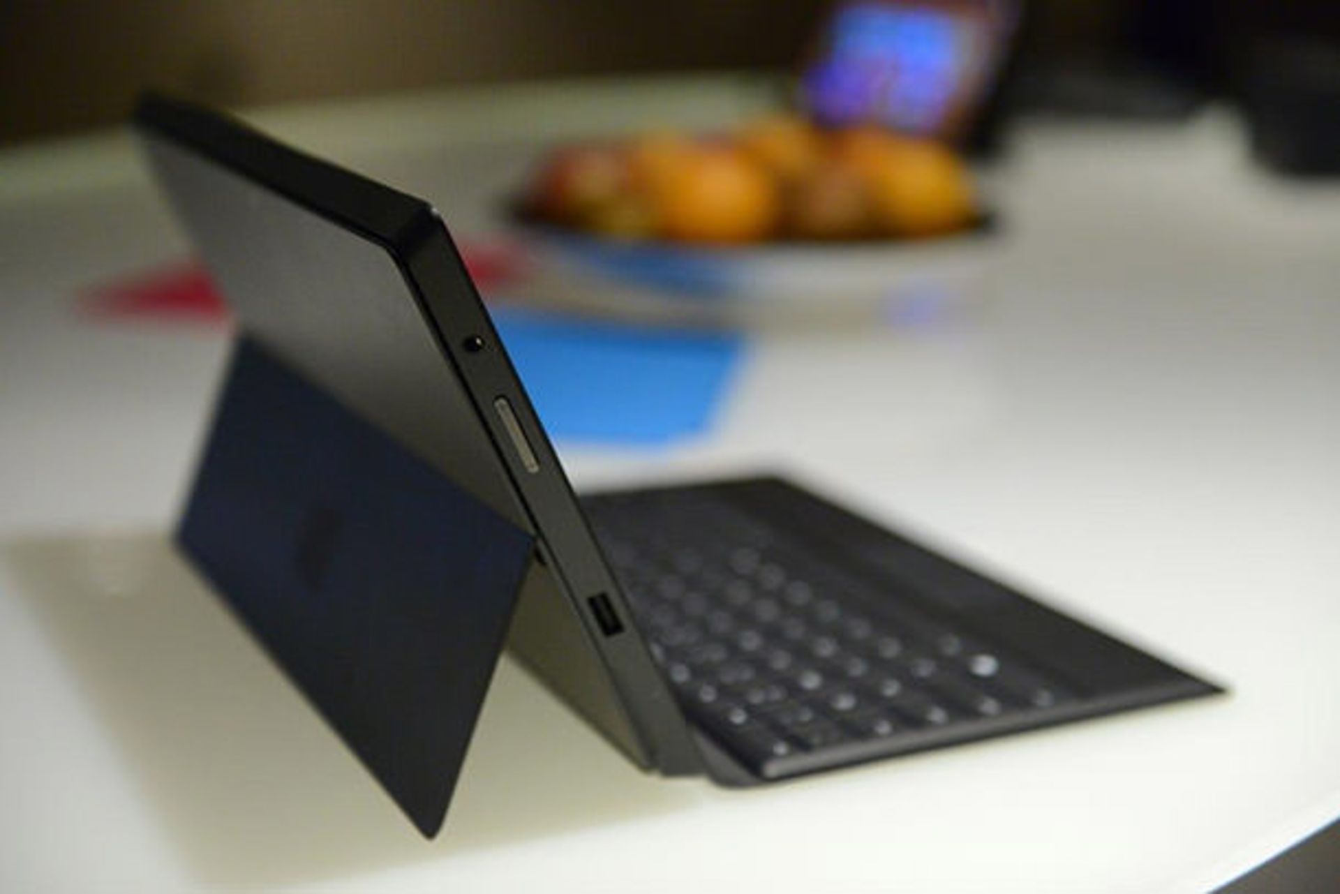 SurfaceProLeft 