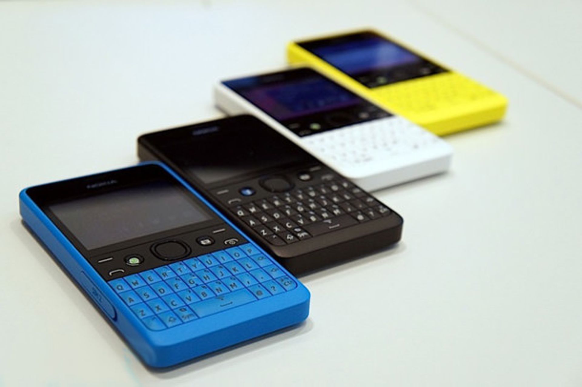 Nokia Asha 210