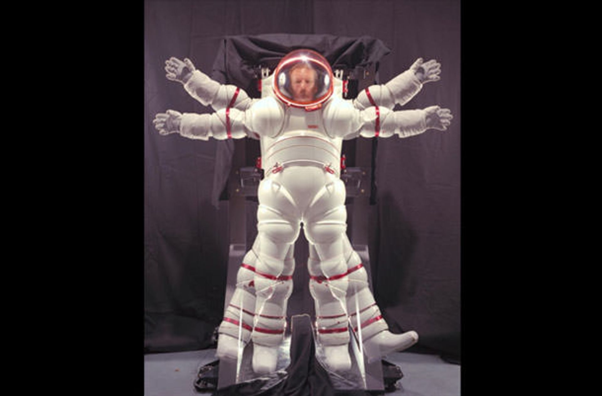 09 nasa-spacesuits-history-05-670x440-130503