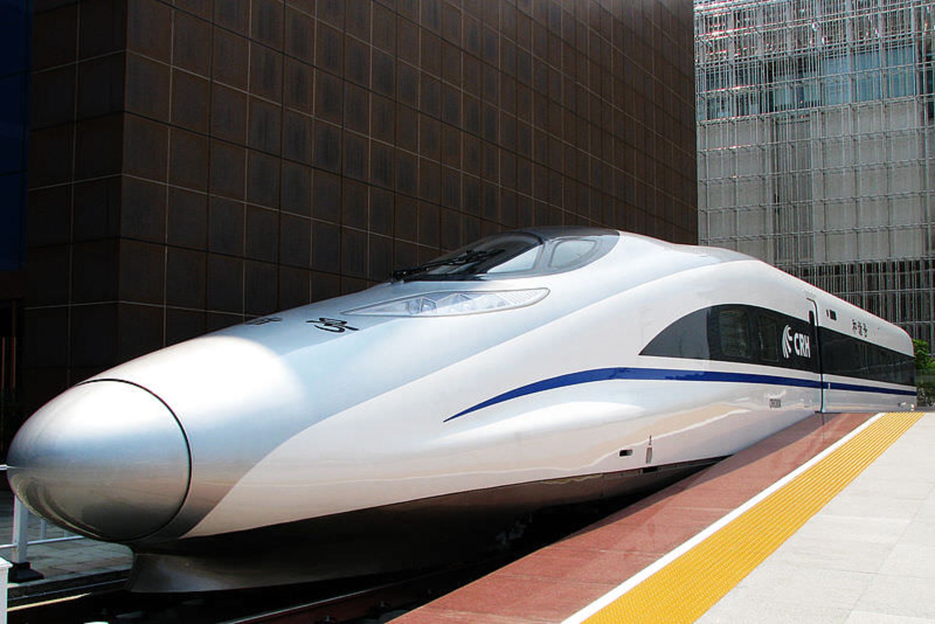 800px-Sifang CRH2 380A at Shanghai Expo