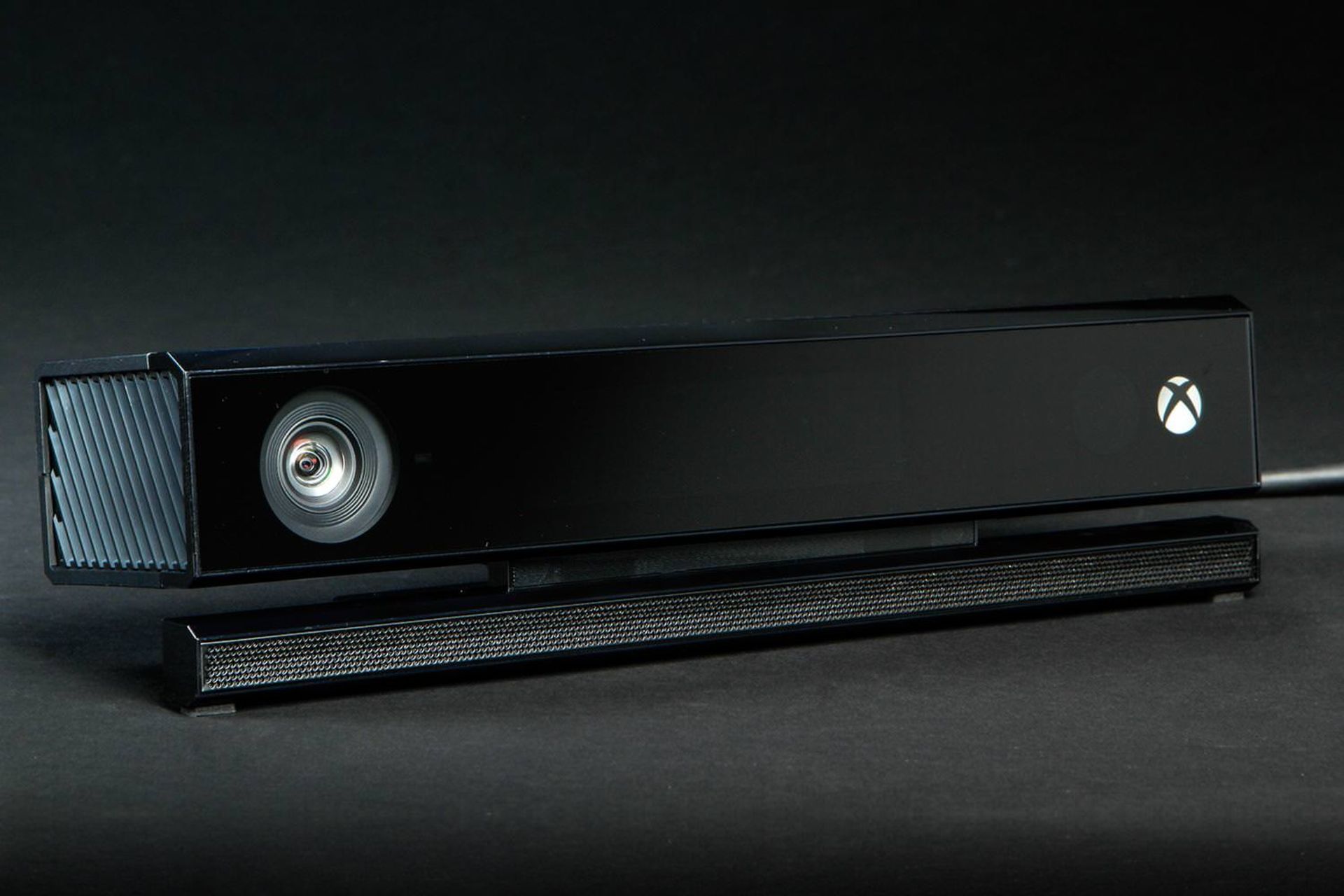 microsoft-xbox-one-review-console-kinect-angle1