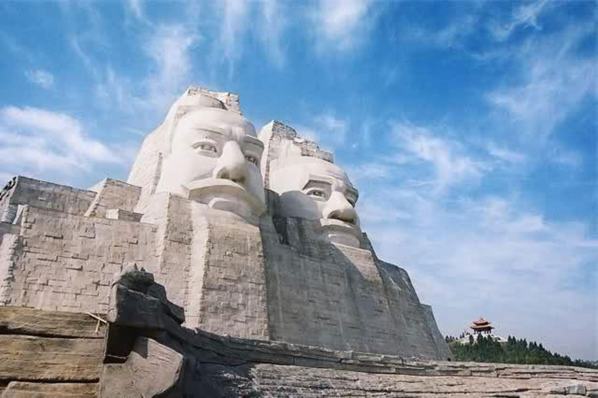 largest-statues-2