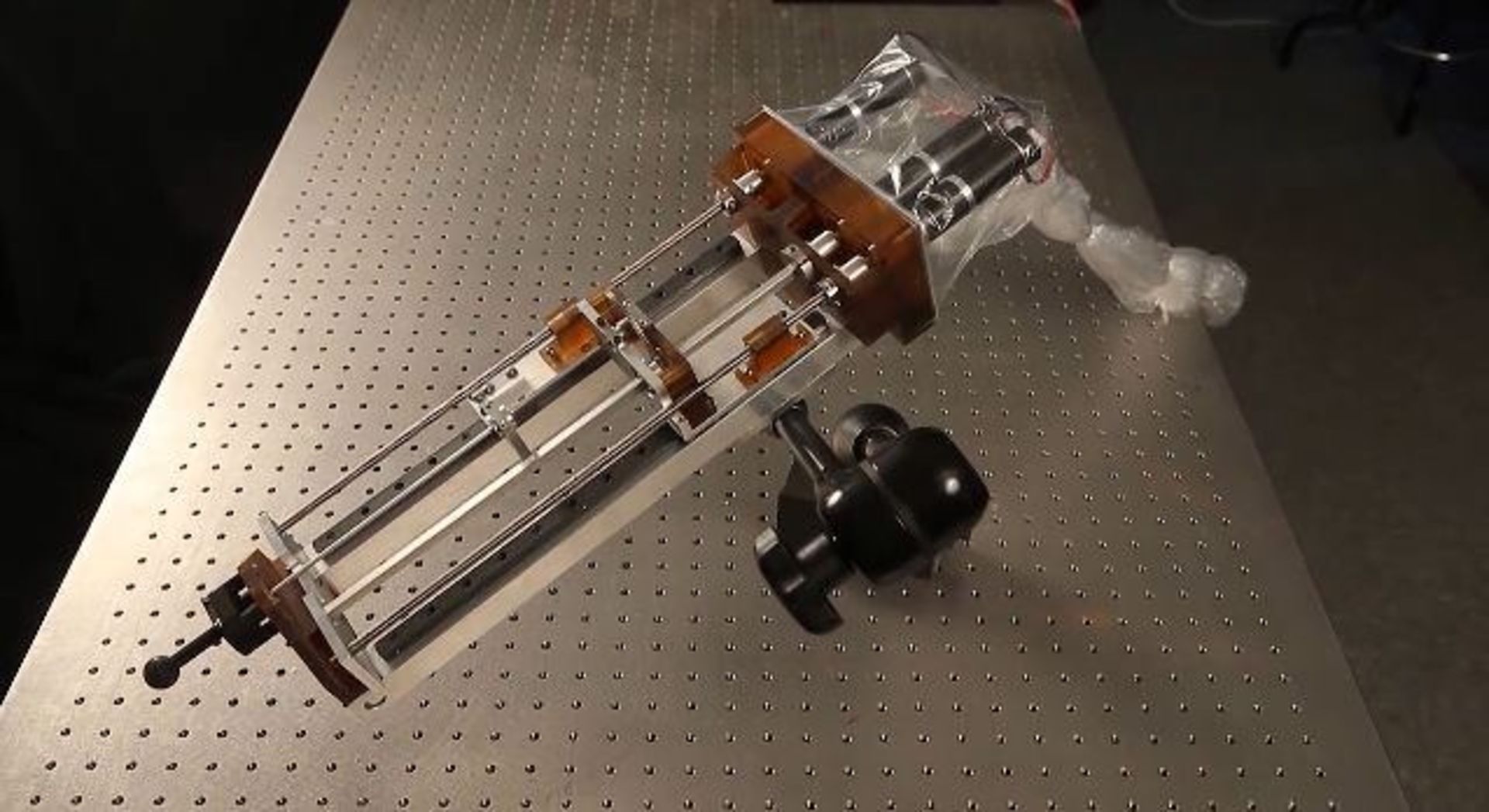 روبوتیک: کمک به پزشکان برای بیرون کشیدن لخته‌های خون از مغز