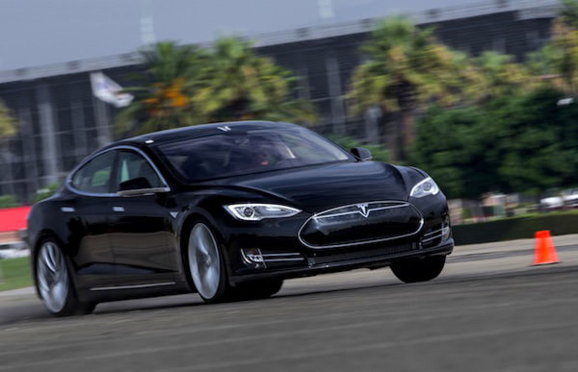 Tesla-Model-S-Norway-September-2013.-Picture-courtesy-of-motortrend.com-P2