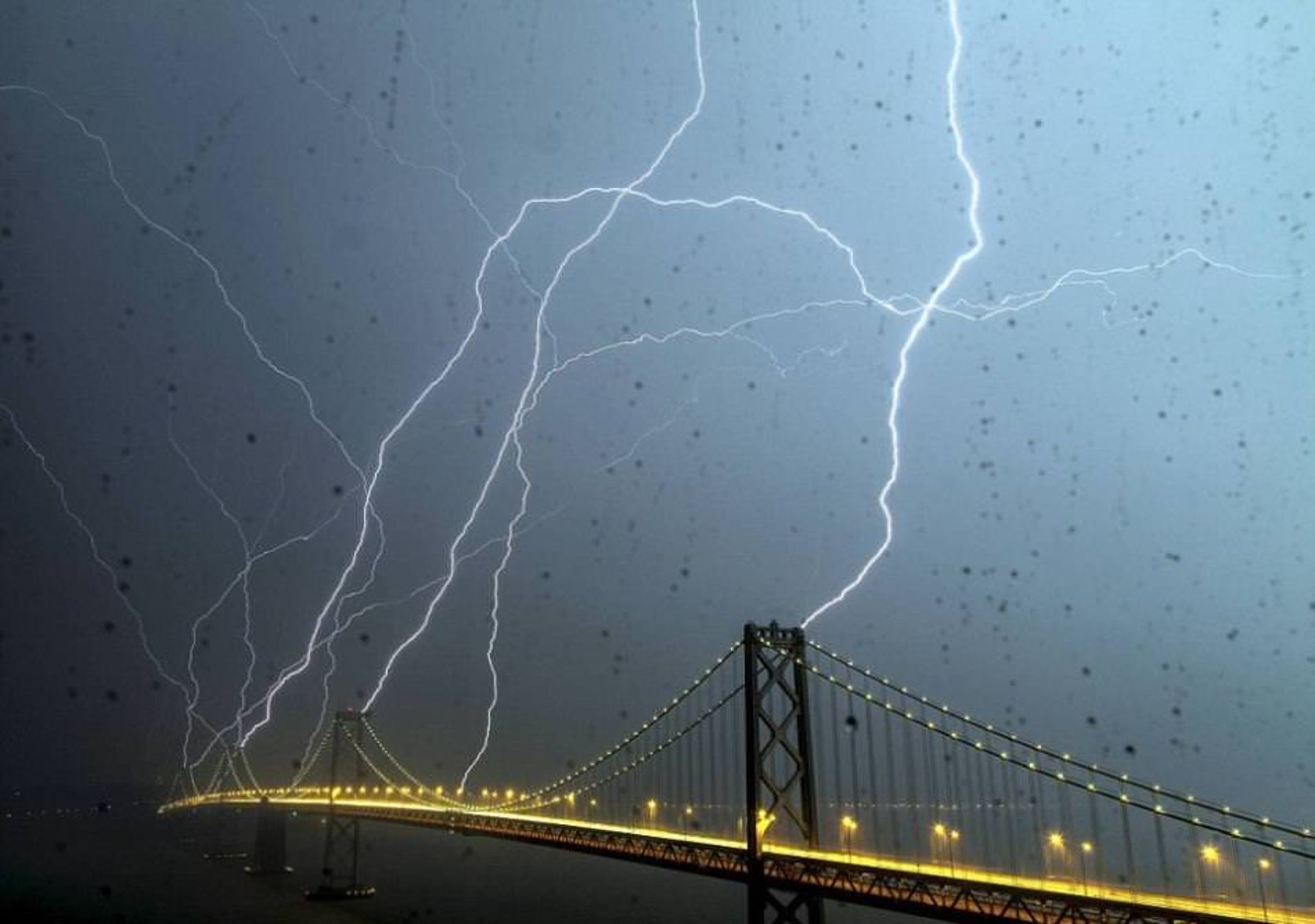 Bay-Bridge-Lightning-San-Fransico