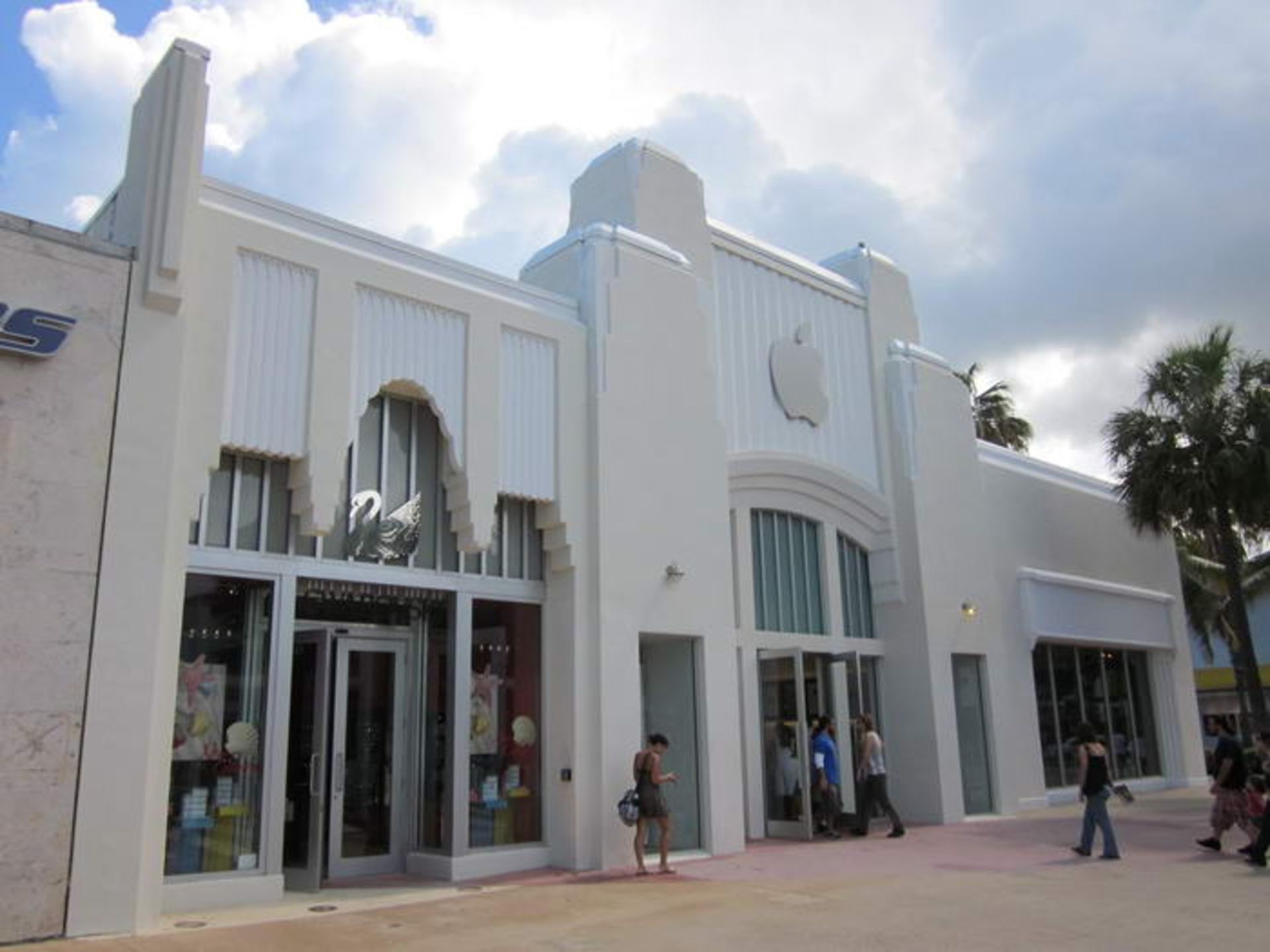 Miami-Lincoln-Road-Store
