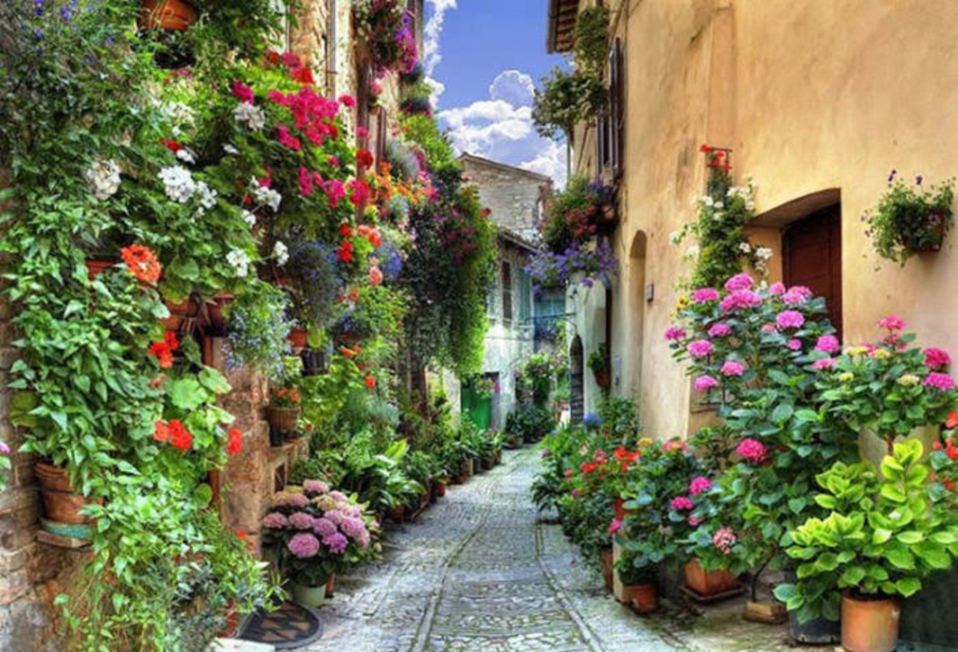 Top-10-Streets-Spello2-740x503