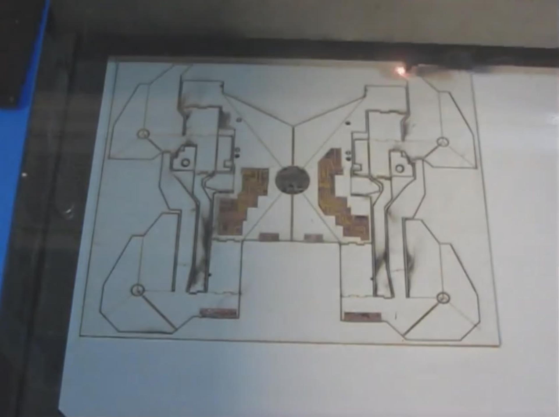 laser-machine-printing-self-assembling-harvard-robot