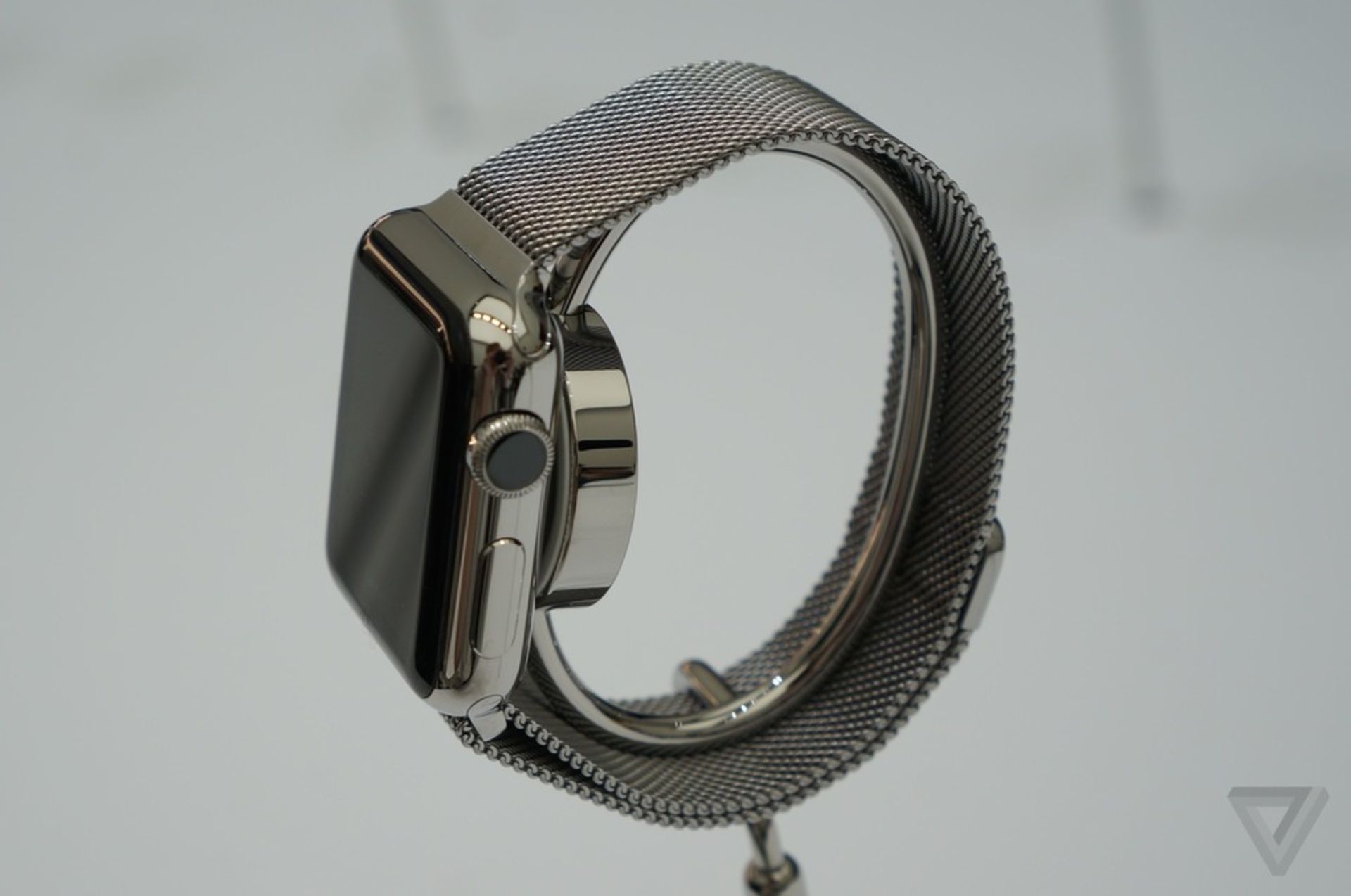 apple-watch-2-theverge-8 1320 verge super wide