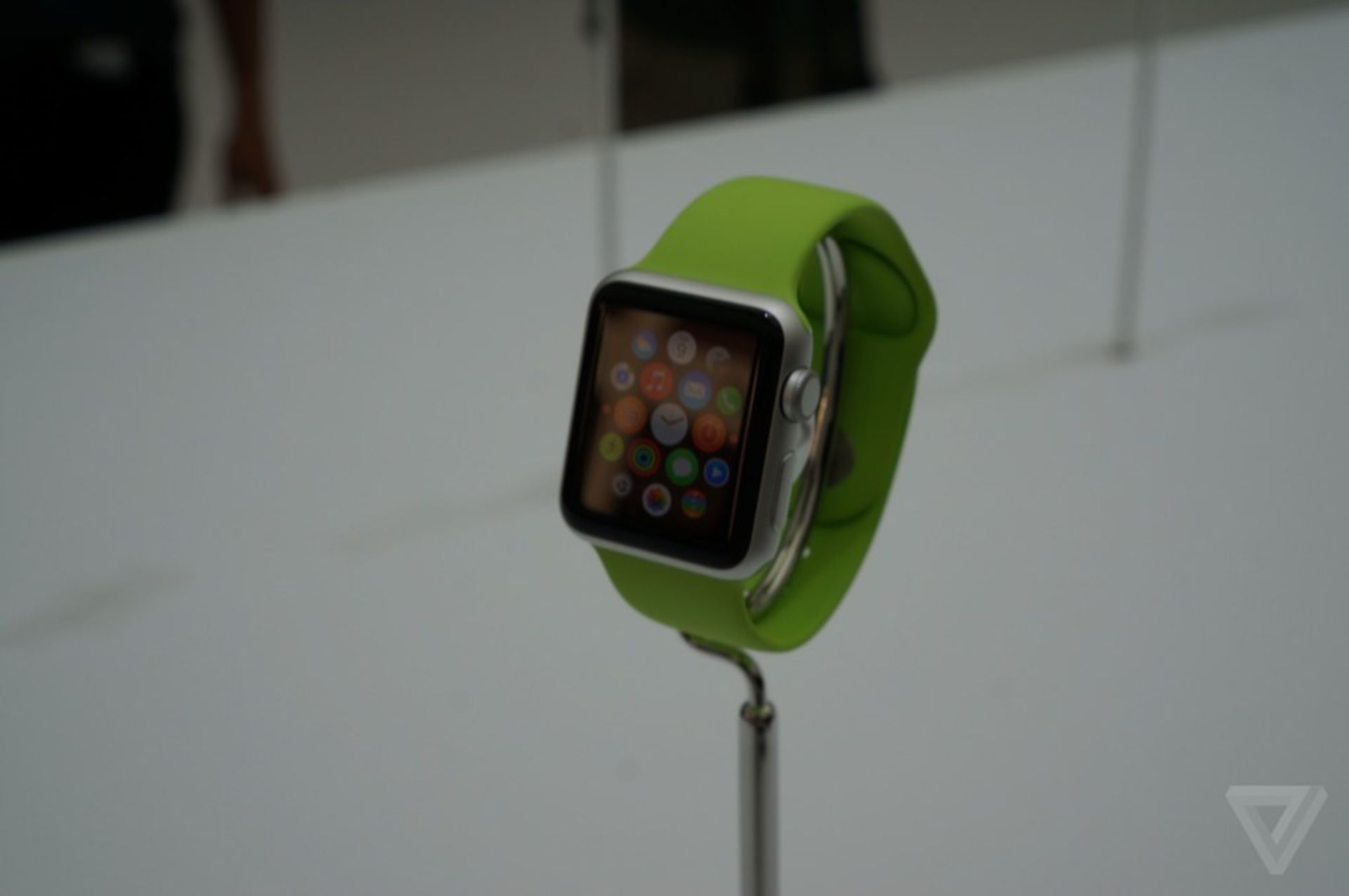 apple-watch-theverge-1 1320 verge super wide