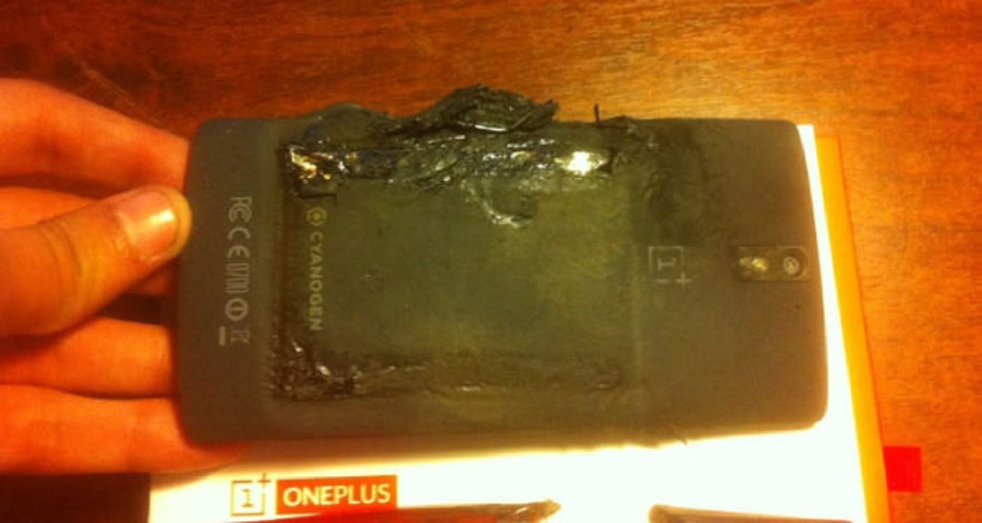 oneplus-one-battery-explosion-01 story