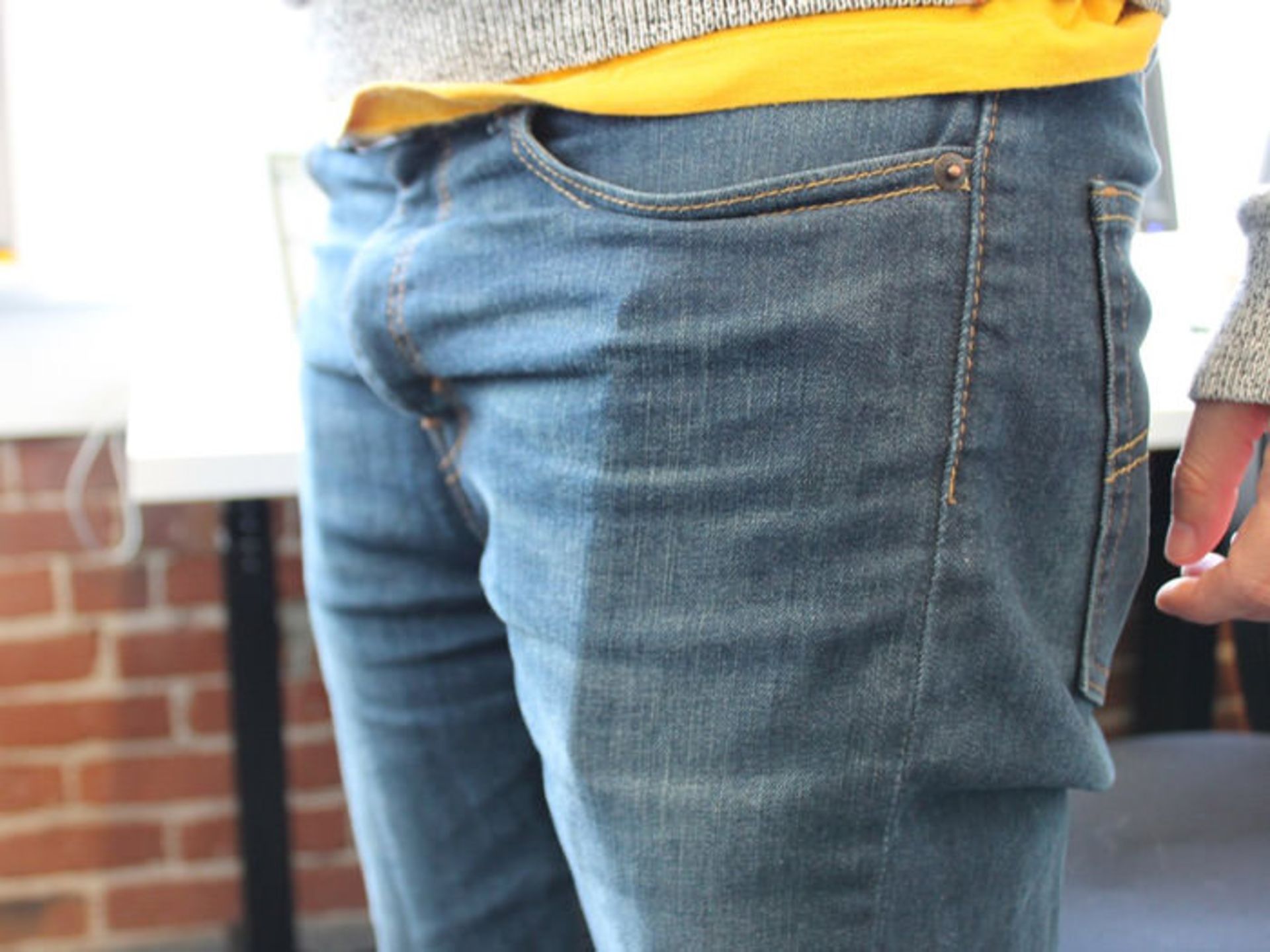 the-iphone-6-fits-perfectly-in-most-pockets