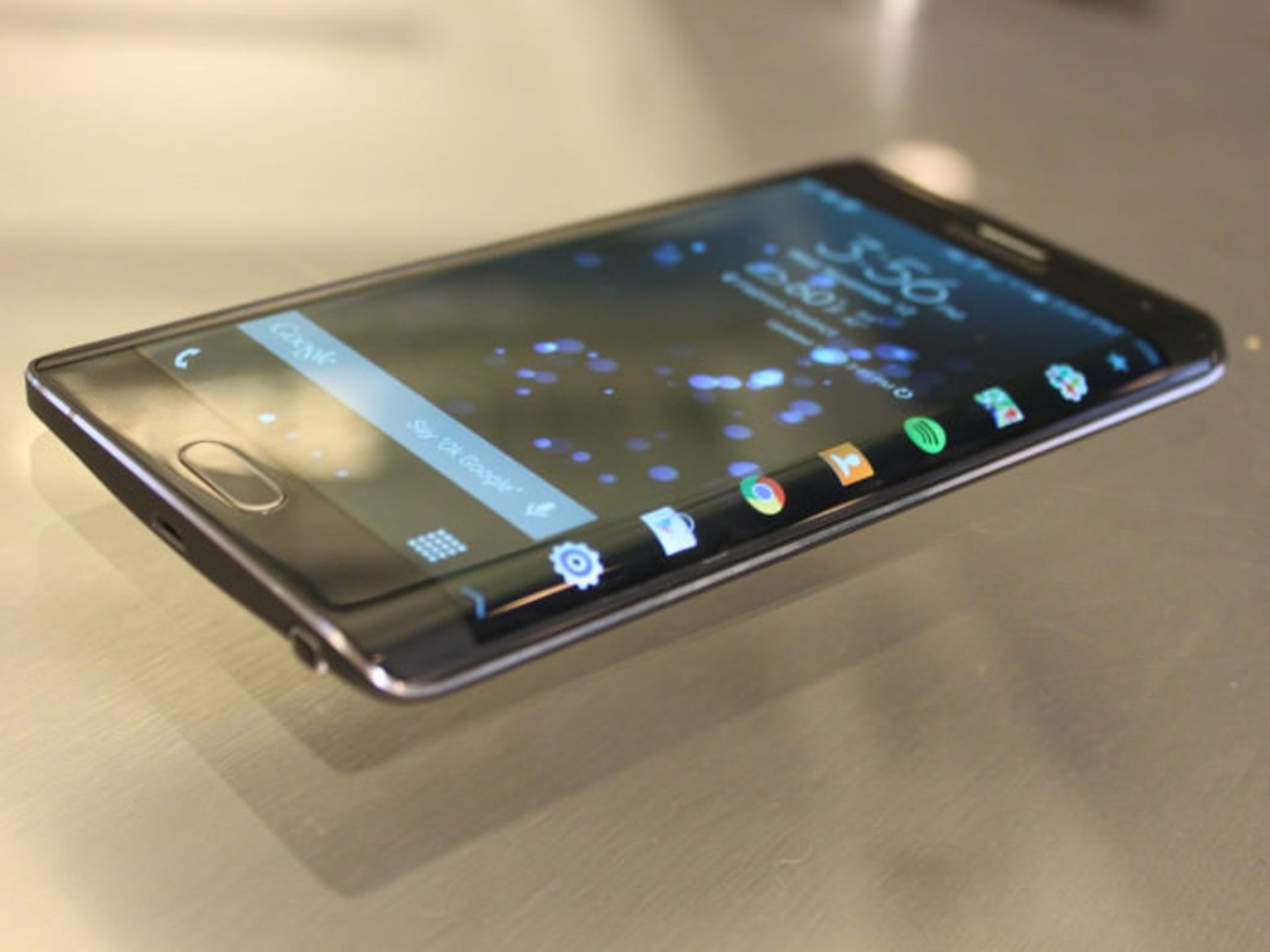 you-have-a-lot-more-hardware-options-when-you-choose-android-everything-from-6-inch-screens-to-curved-displays