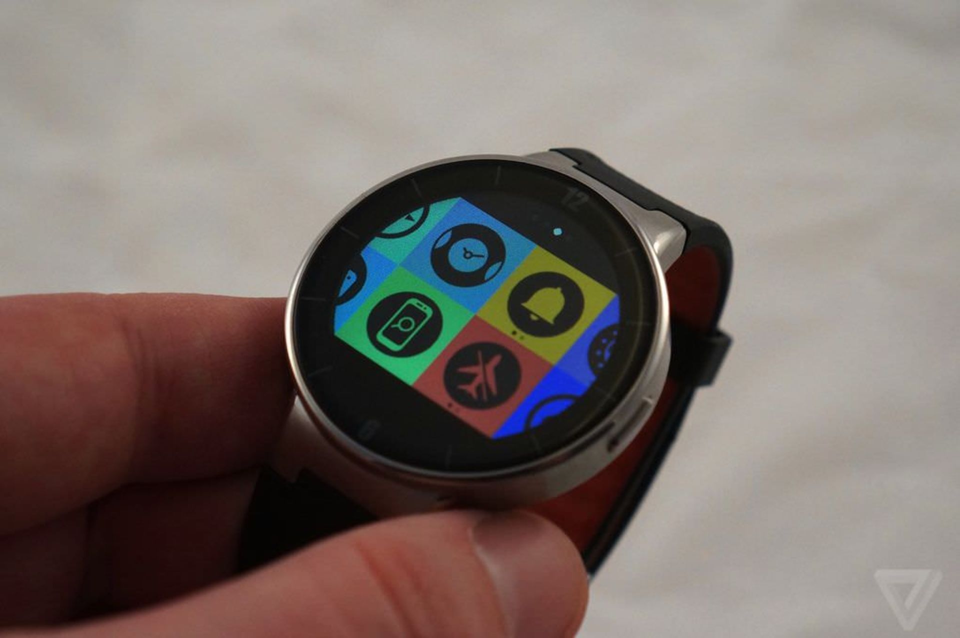 ساعت آلکاتل