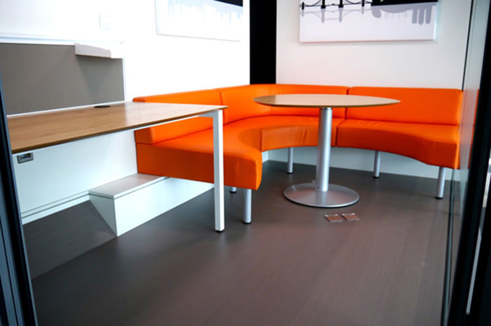 طرحی خلاقانه برای دفتر کار در منزل