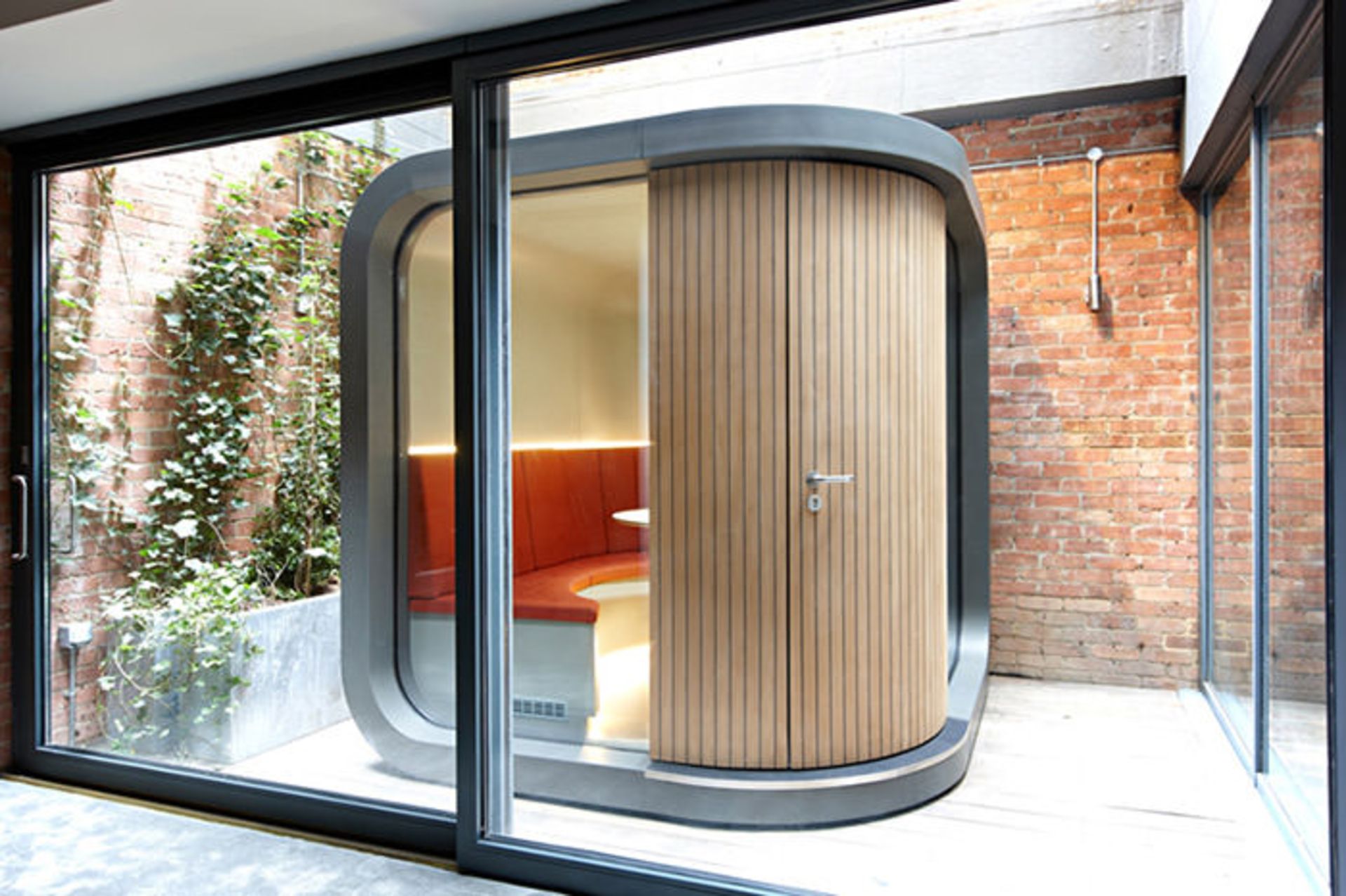 طرحی خلاقانه برای دفتر کار در منزل