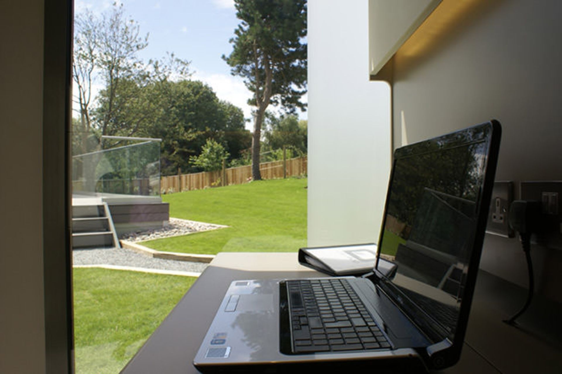 طرحی خلاقانه برای دفتر کار در منزل