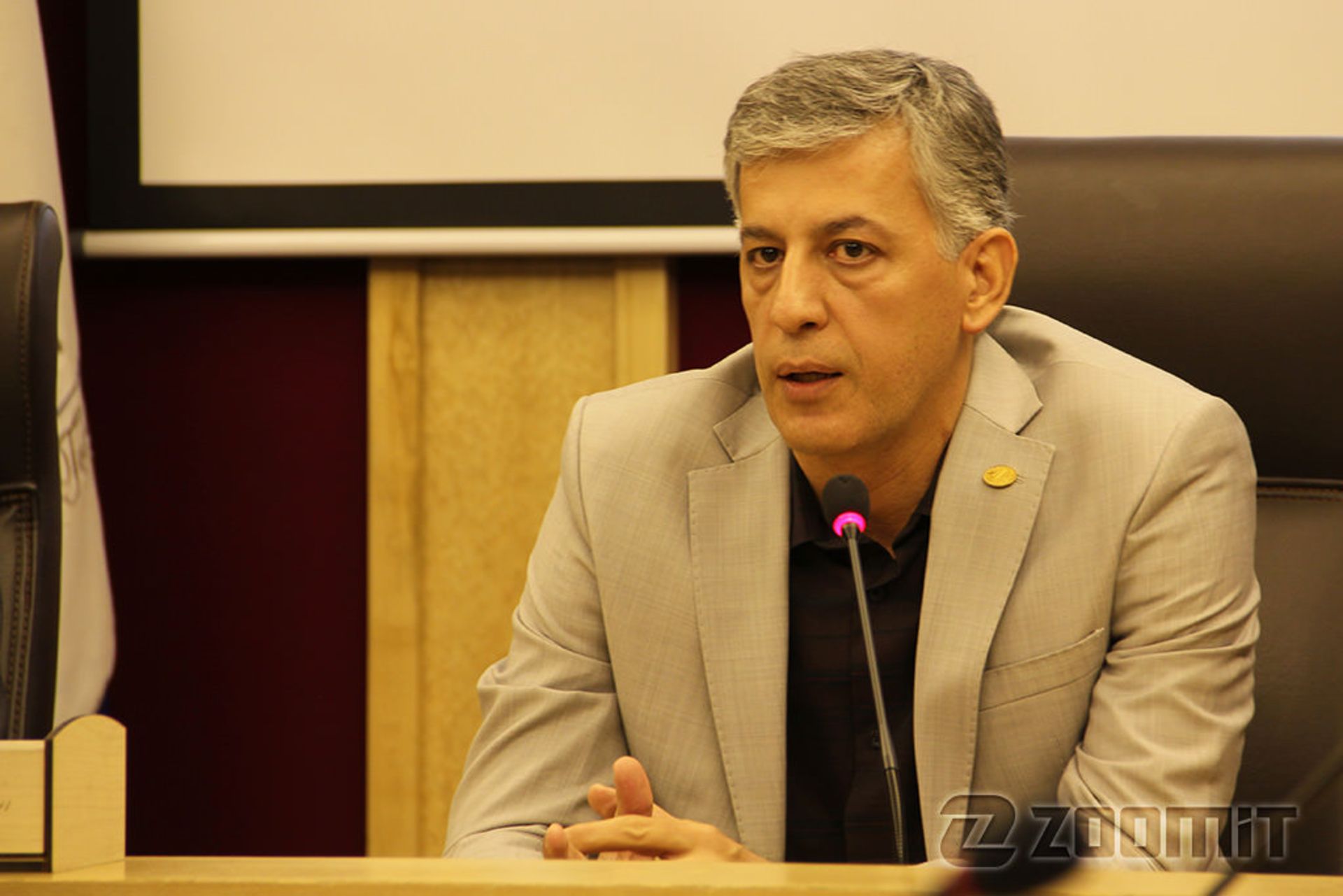 مهندس شکوری، طرفه نگار