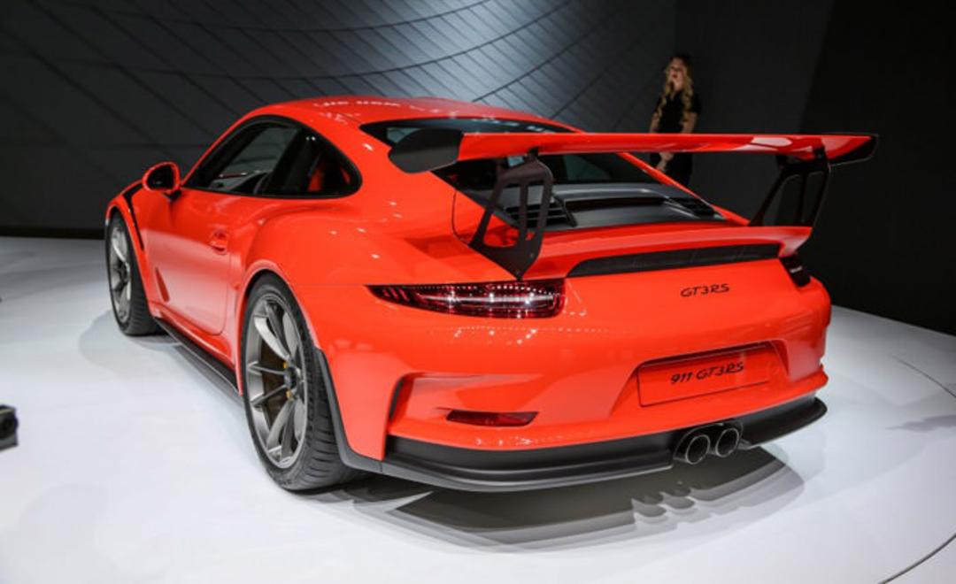 2016-Porsche-911-GT3-RS-208