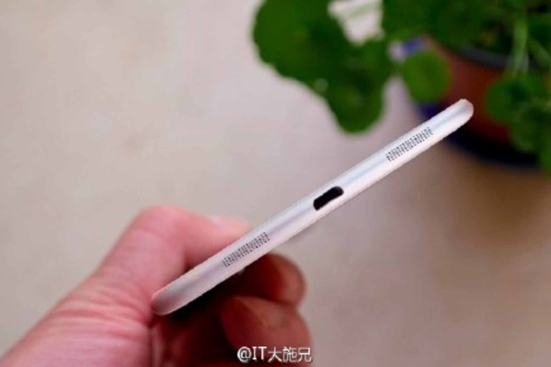 Images-leak-of-the-unannounced-flagship-Vivo-XPlay-5S-3