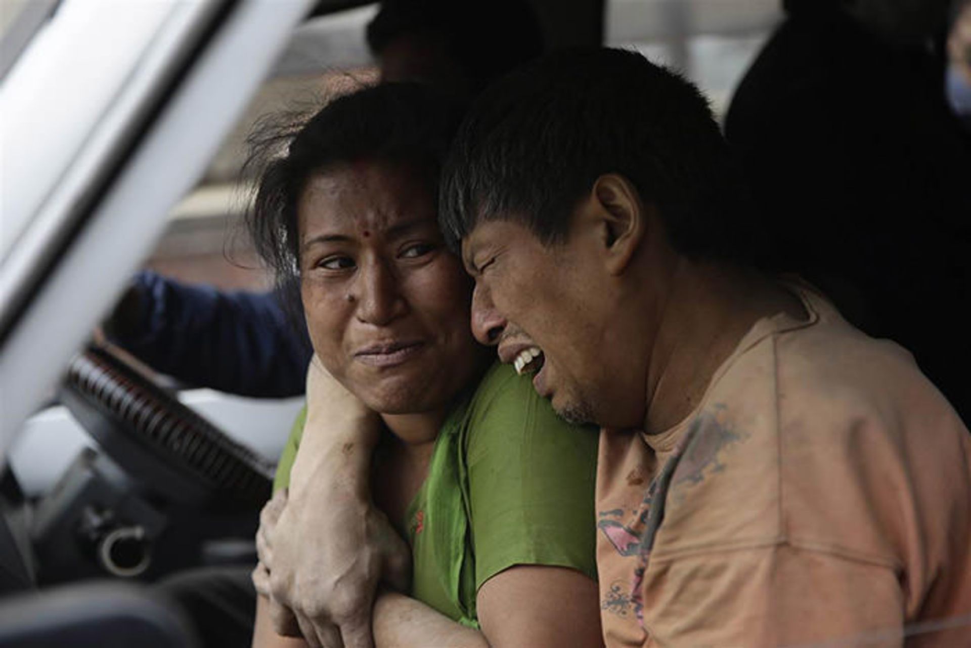 زلزله نپال و نجات کودکی چهارماهه از زیر آوار
