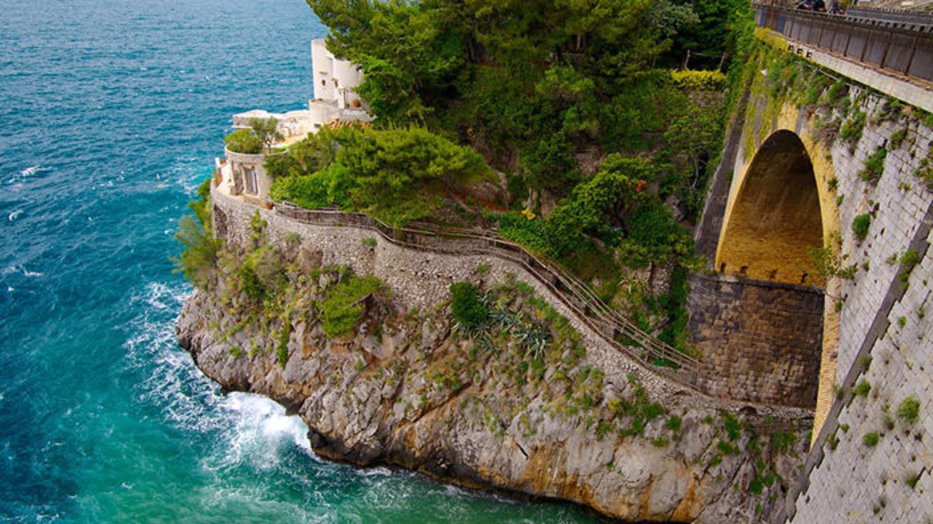 فوروره، شهری کوچک در امتداد سواحل آمالفی ایتالیا