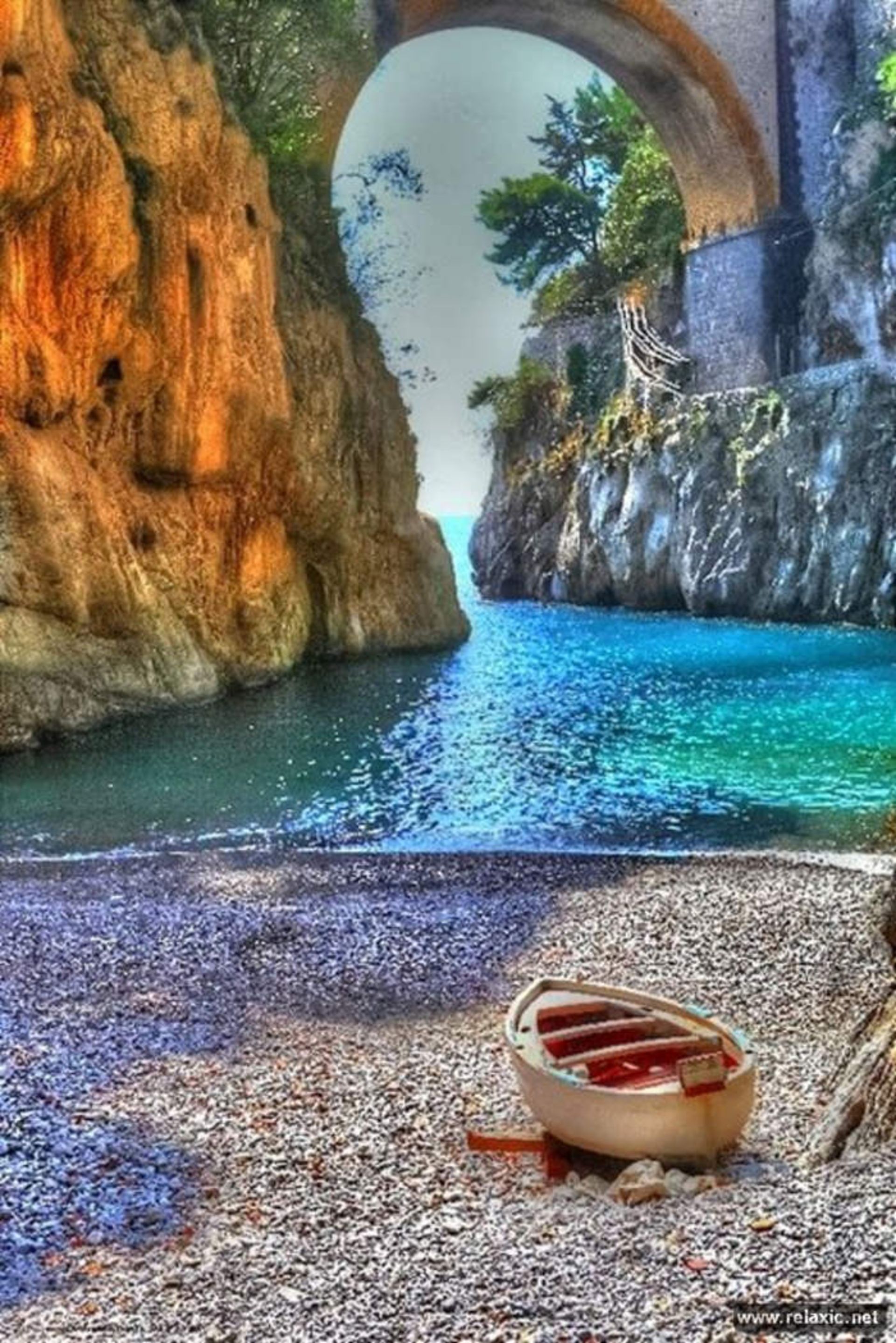 فوروره، شهری کوچک در امتداد سواحل آمالفی ایتالیا