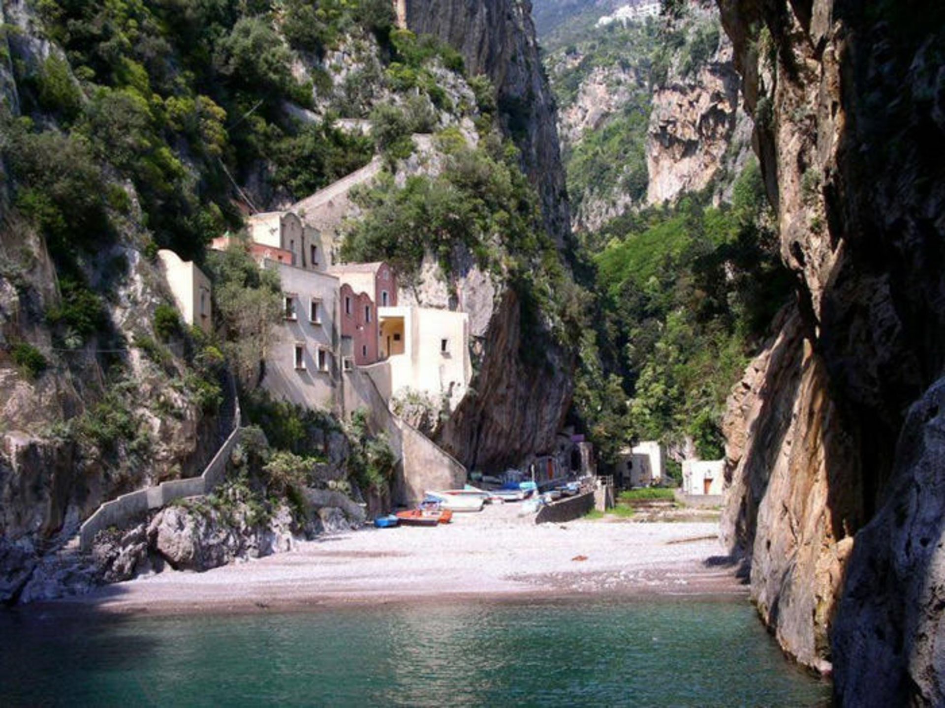 فوروره، شهری کوچک در امتداد سواحل آمالفی ایتالیا