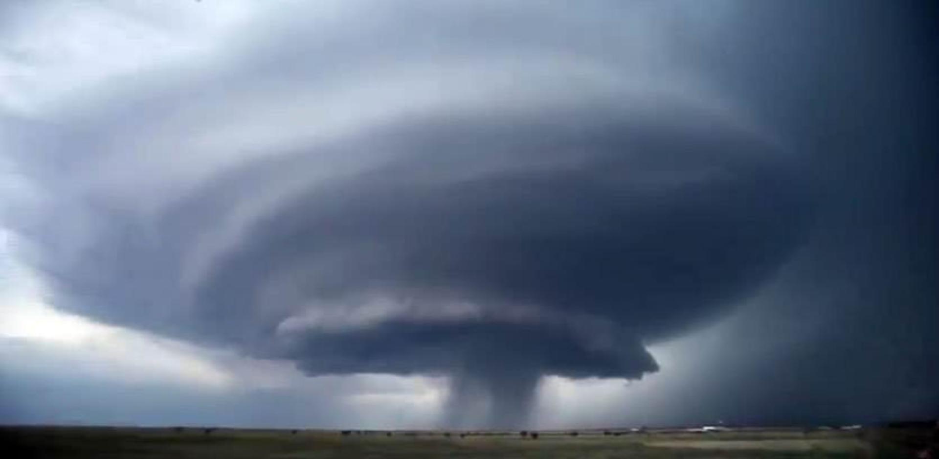 20-incredibly-shocking-cloud-formations-across-the-world-1