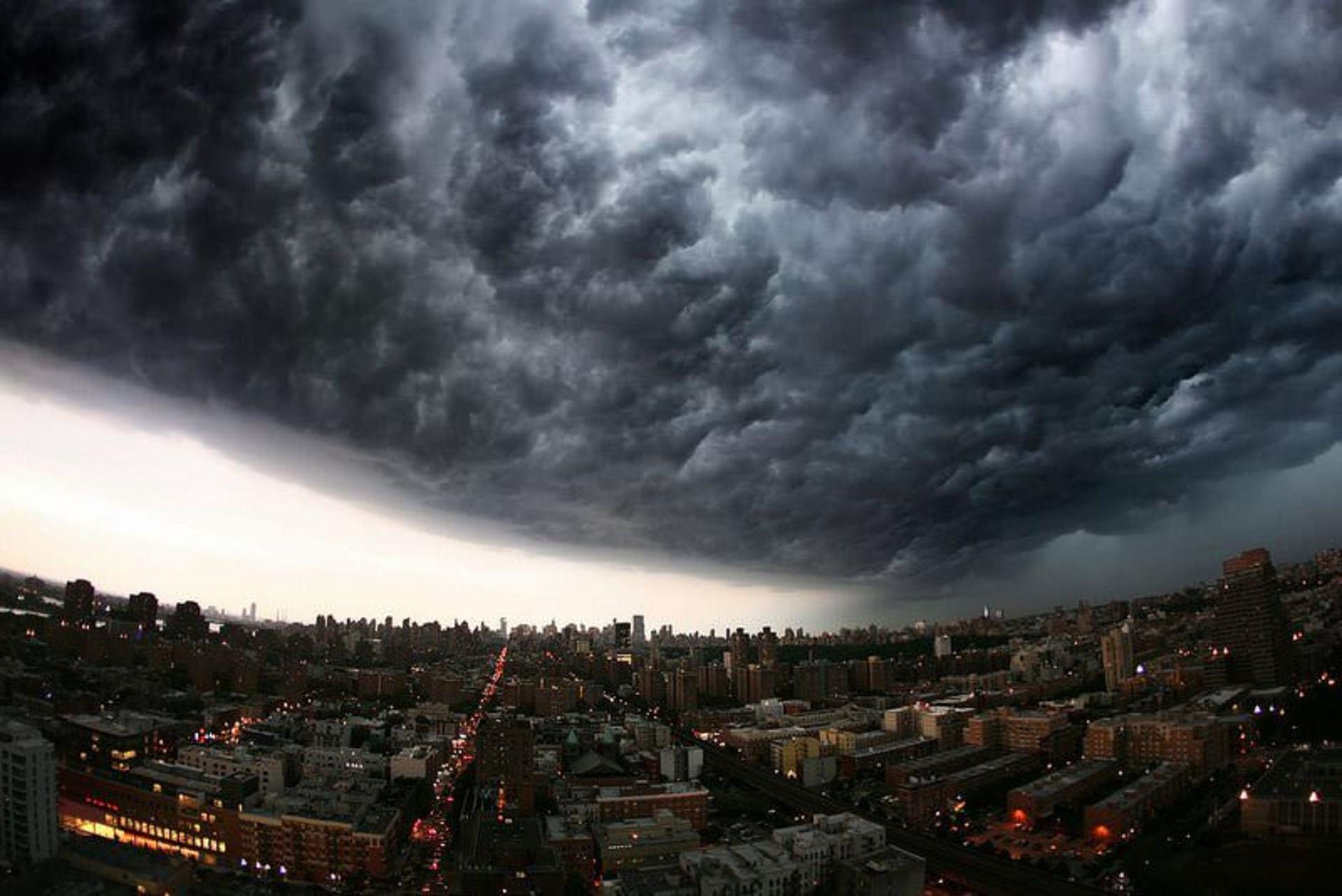 20-incredibly-shocking-cloud-formations-across-the-world-10