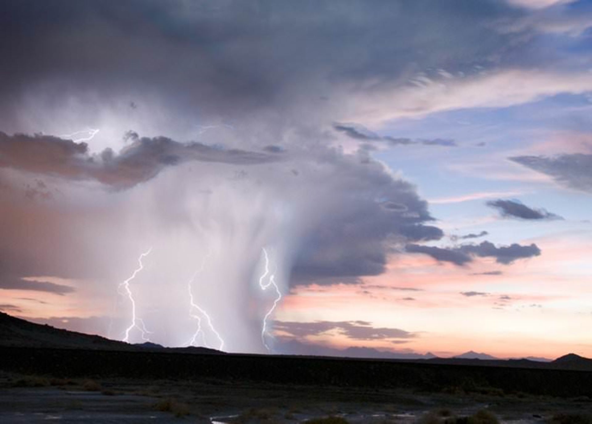 20-incredibly-shocking-cloud-formations-across-the-world-11