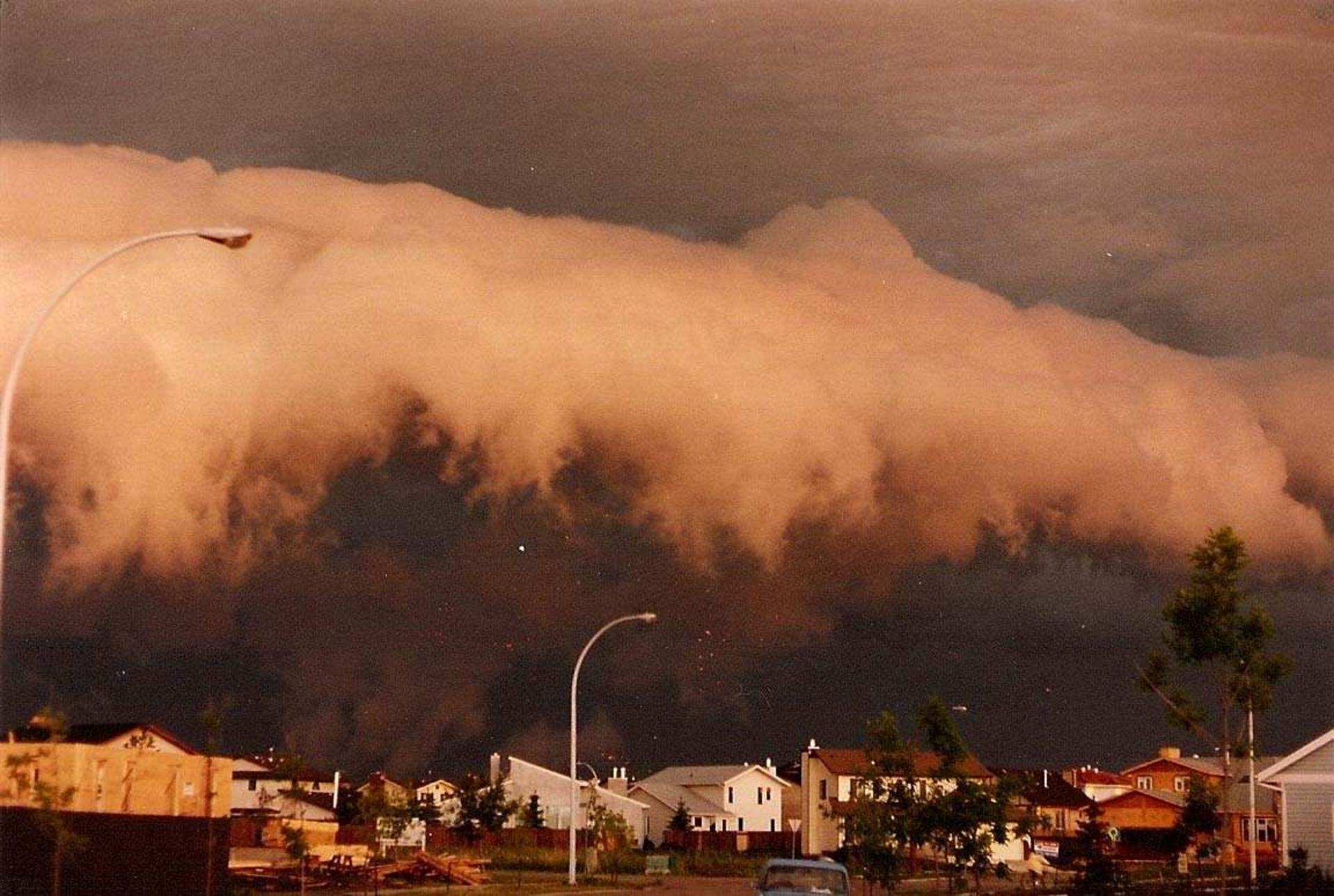 20-incredibly-shocking-cloud-formations-across-the-world-15