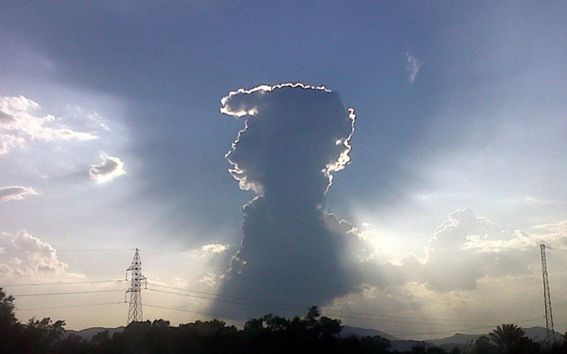 20-incredibly-shocking-cloud-formations-across-the-world-16
