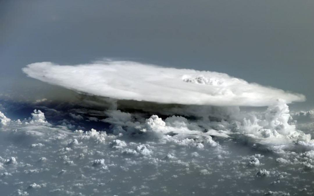 20-incredibly-shocking-cloud-formations-across-the-world-17