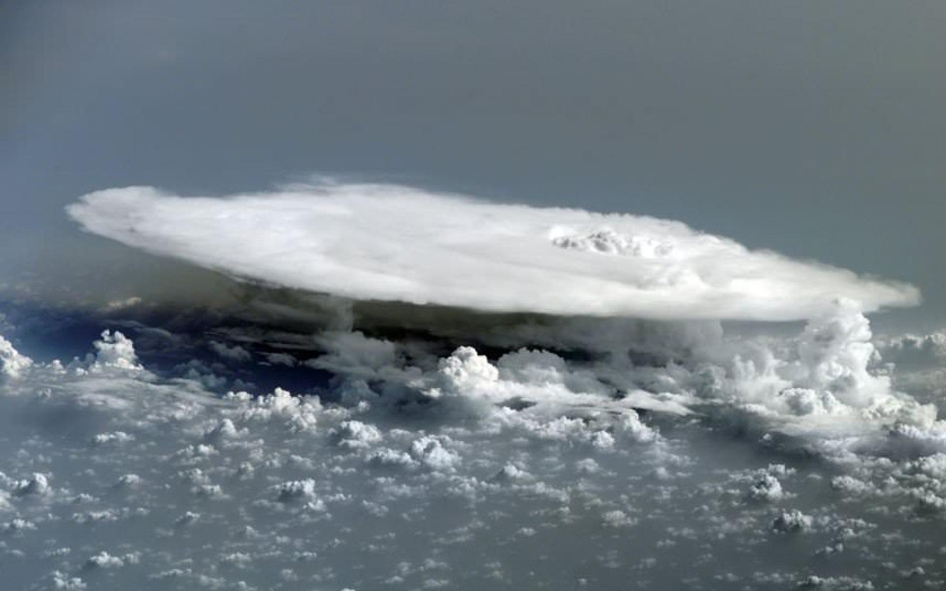 20-incredibly-shocking-cloud-formations-across-the-world-17