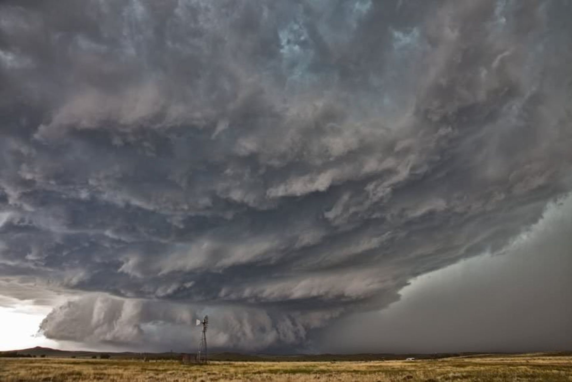 20-incredibly-shocking-cloud-formations-across-the-world-18