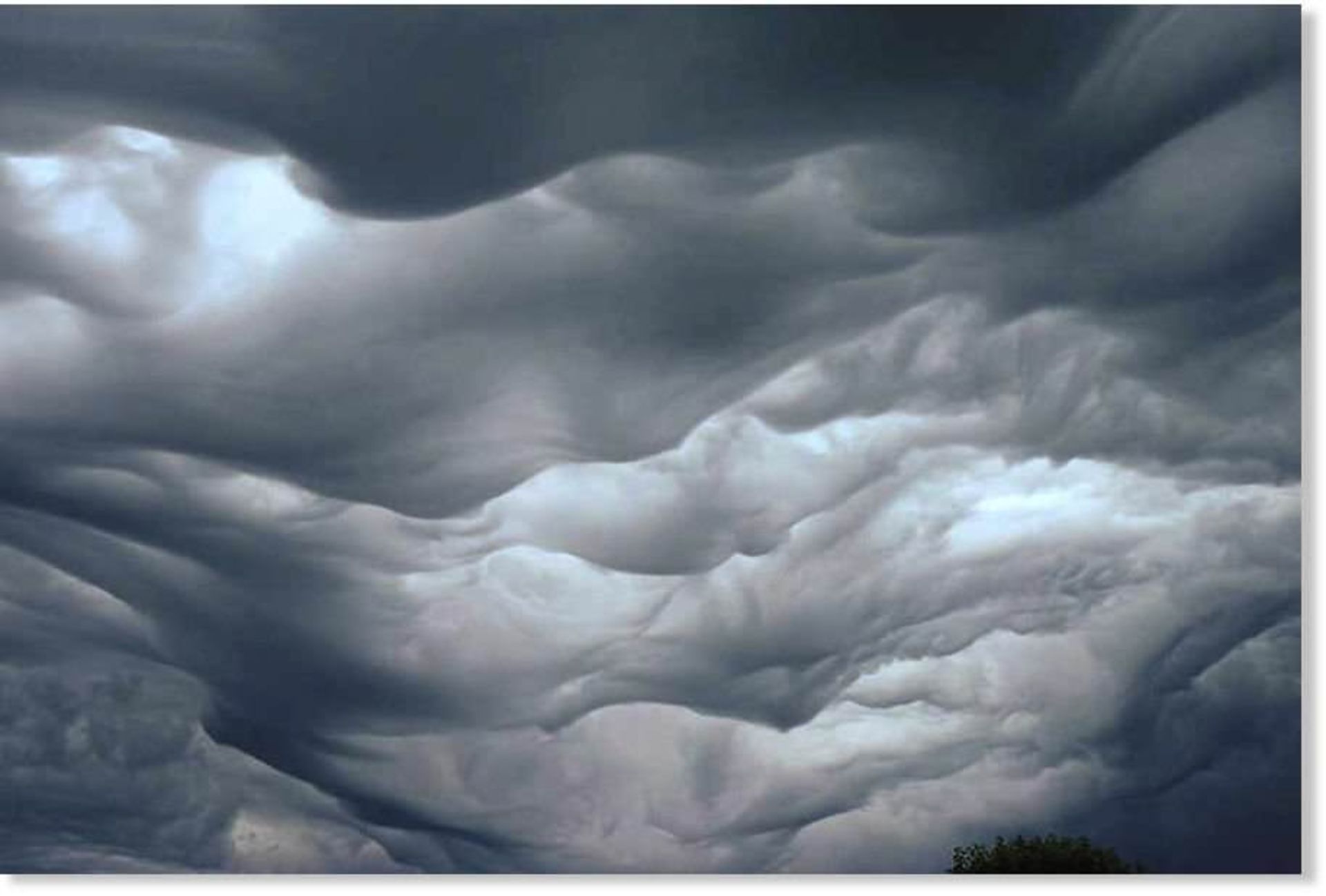20-incredibly-shocking-cloud-formations-across-the-world-19