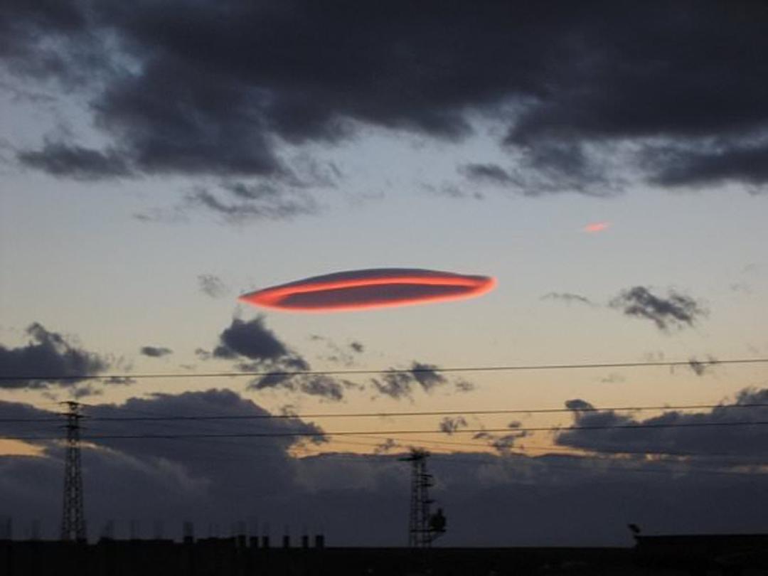 20-incredibly-shocking-cloud-formations-across-the-world-20