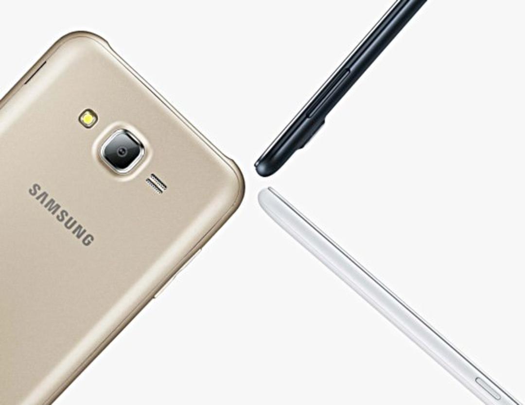 Galaxy j7 03