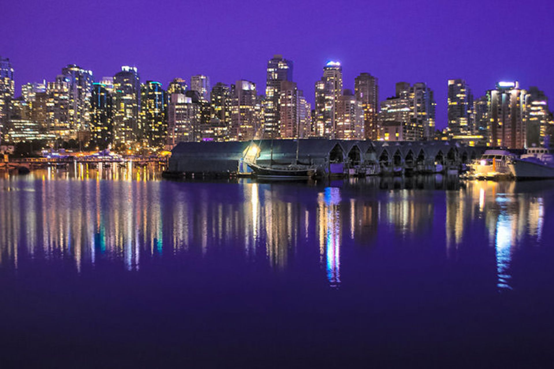 عکاسی از شهر زنده و پرجنب و جوش ونکوور