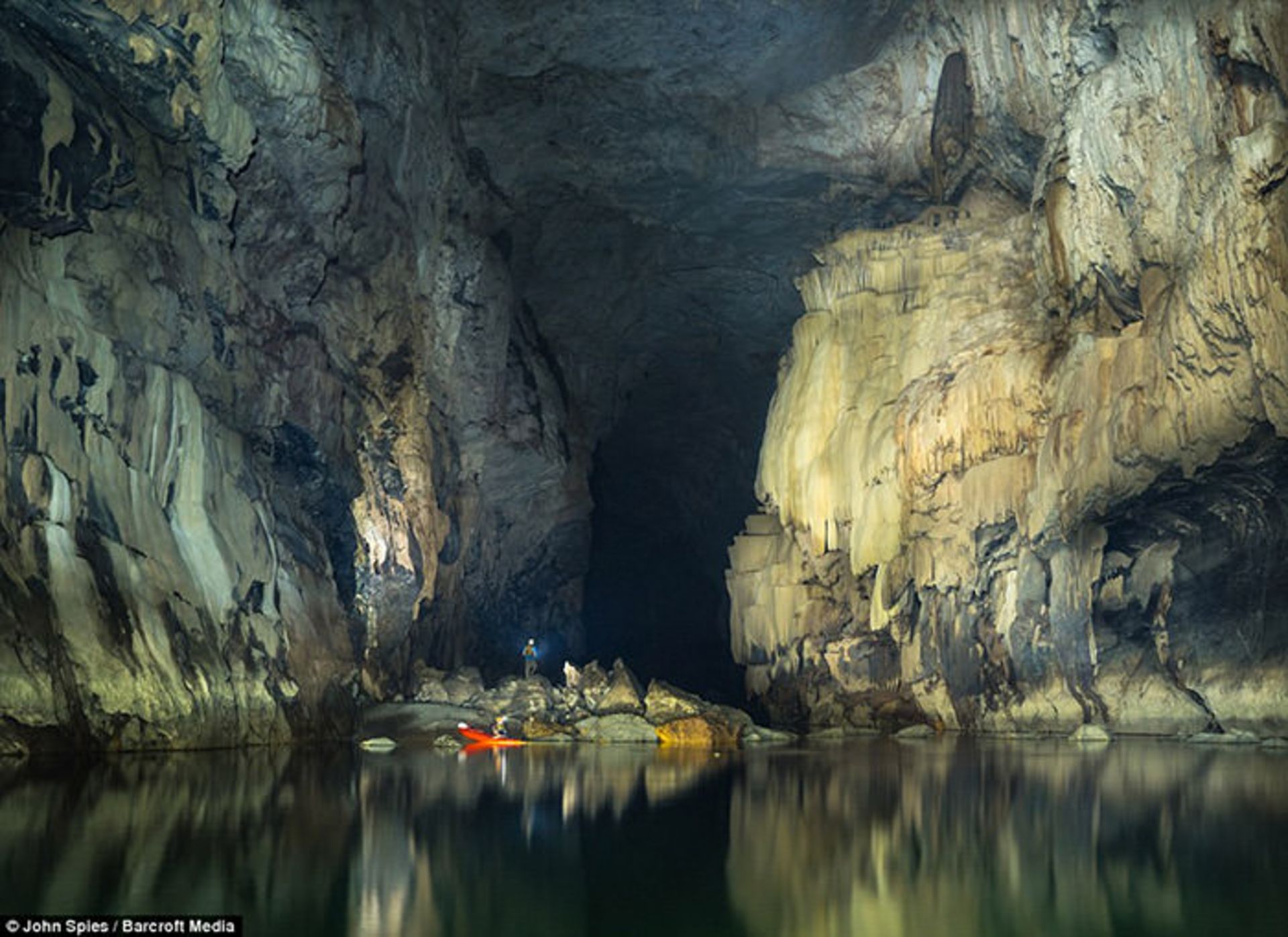 غار زیرزمینی تام خون در لائوس