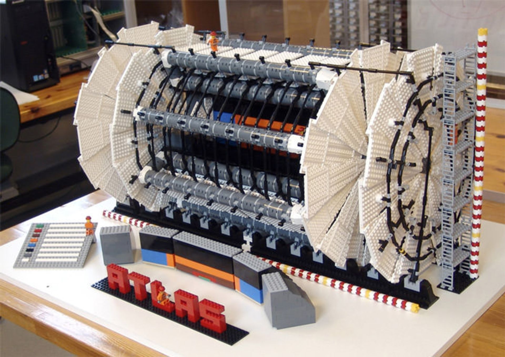 atlas lhc legos