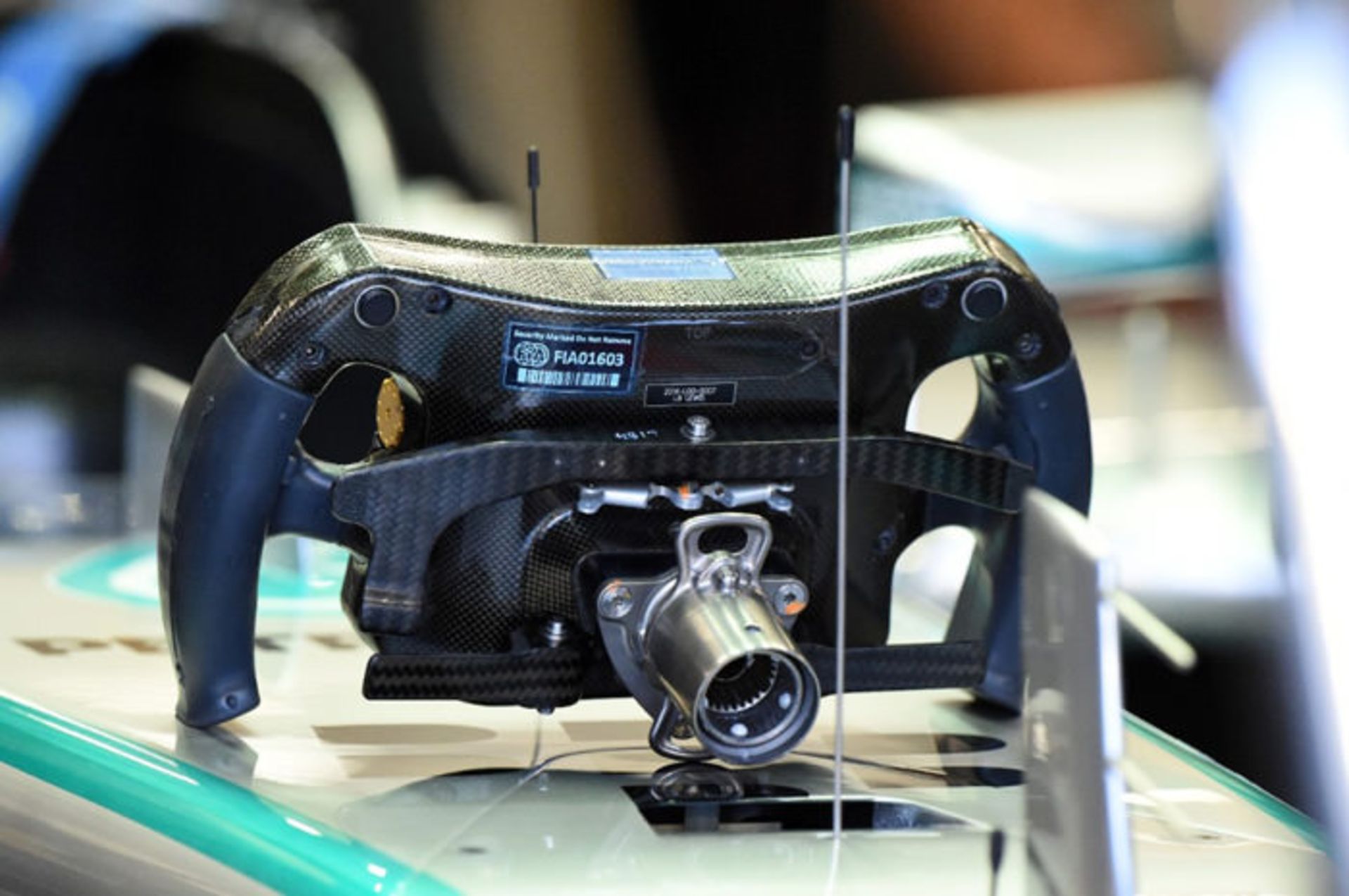 مکانیزم اتصال غربیلک به ستون فرمان