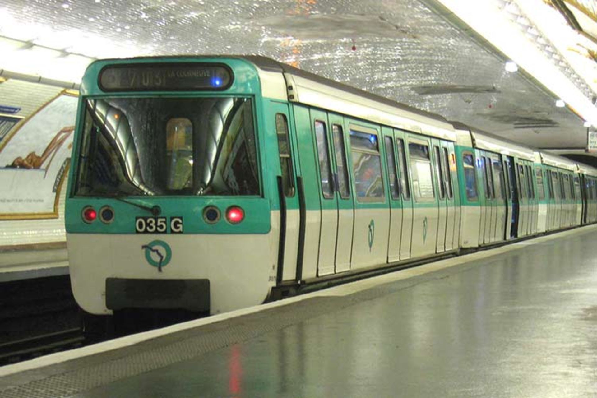 Metro Paris Rame MF77 ligne.jpg15