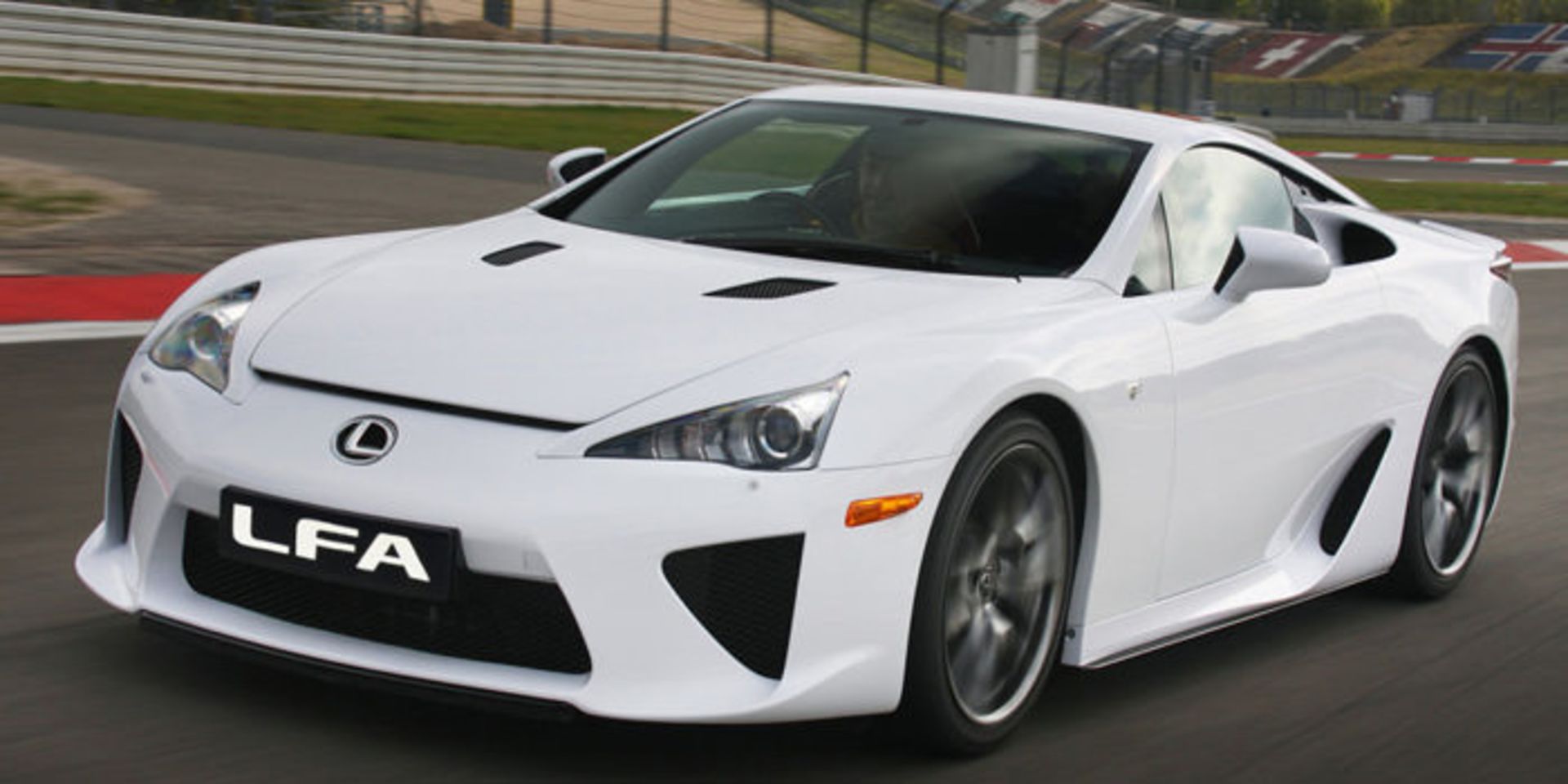 lexus lfa 2011
